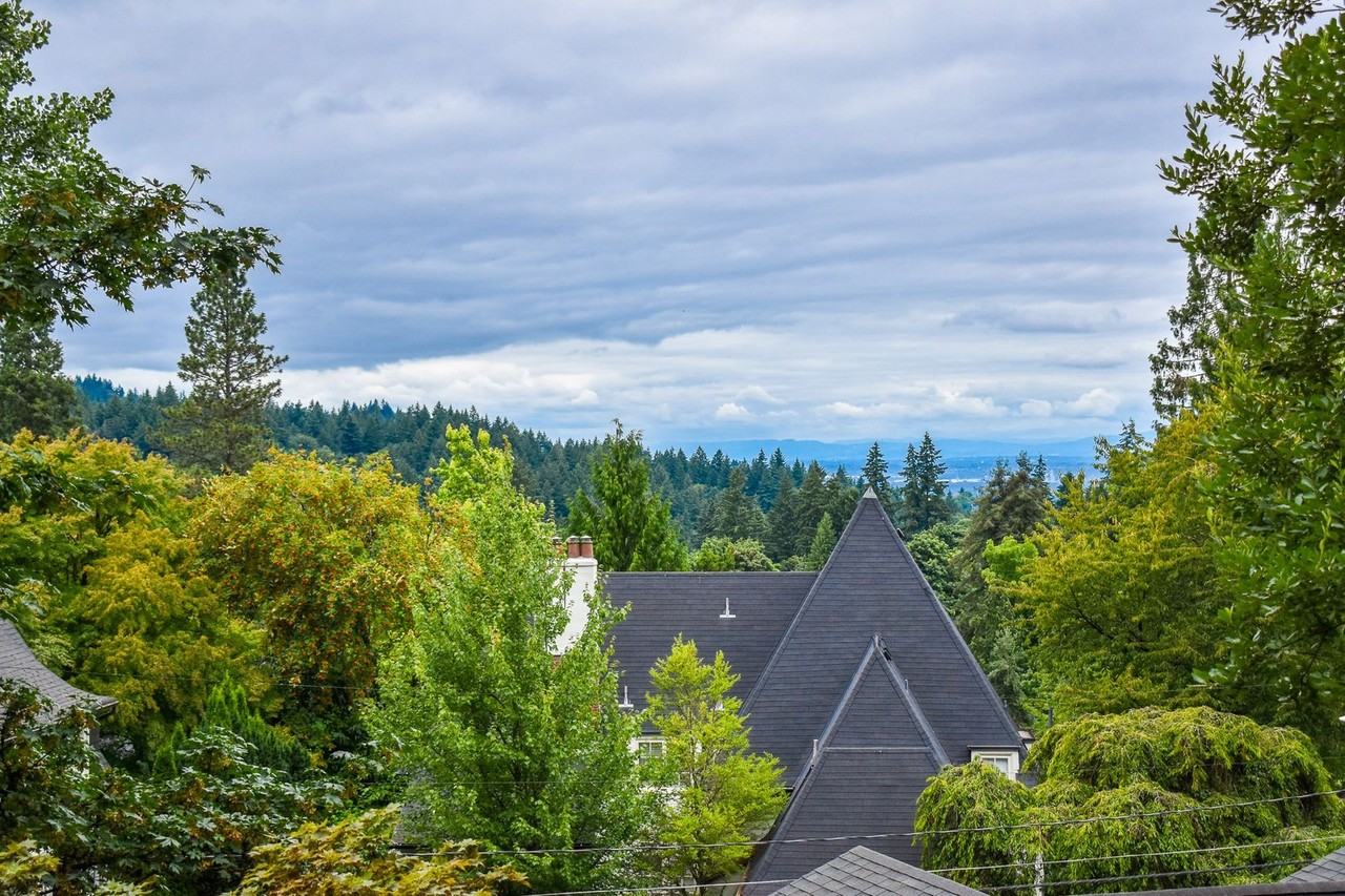 2920 Sw Montgomery Dr - Photo 4 of 14