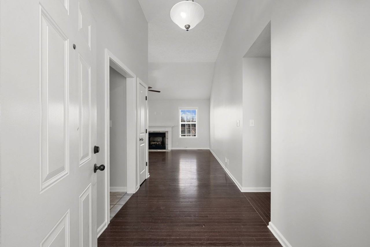 1091 Freedom Dr - Photo 2 of 24