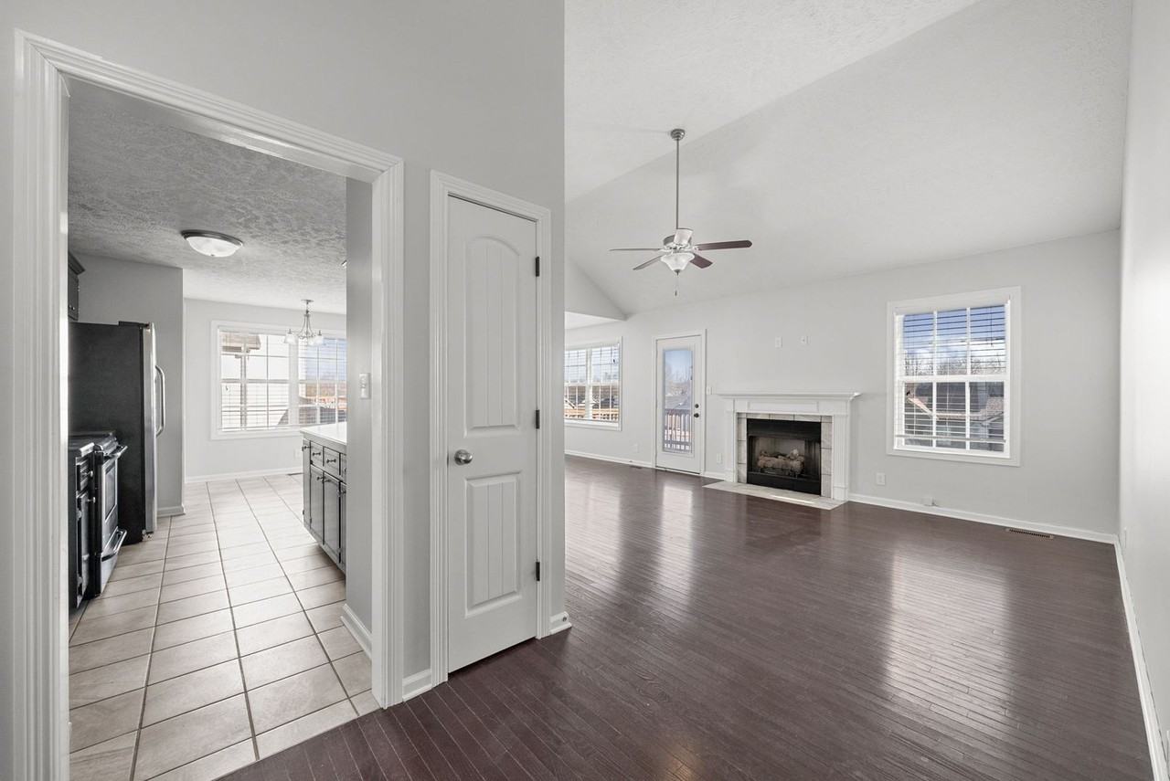 1091 Freedom Dr - Photo 3 of 24