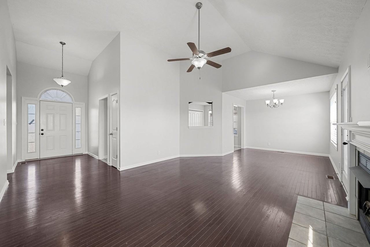 1091 Freedom Dr - Photo 5 of 24