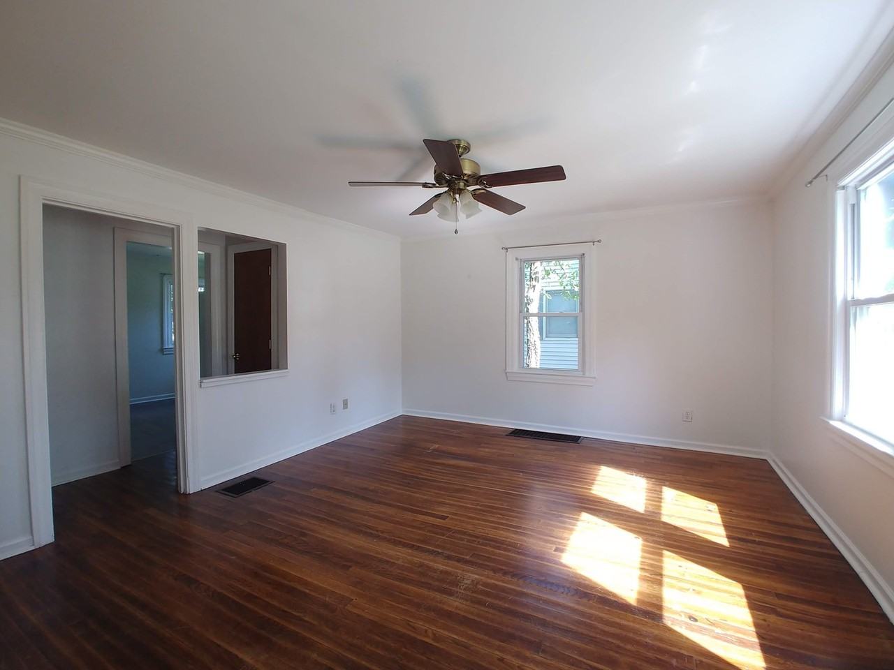 125 N Bryan Ave - Photo 2 of 8