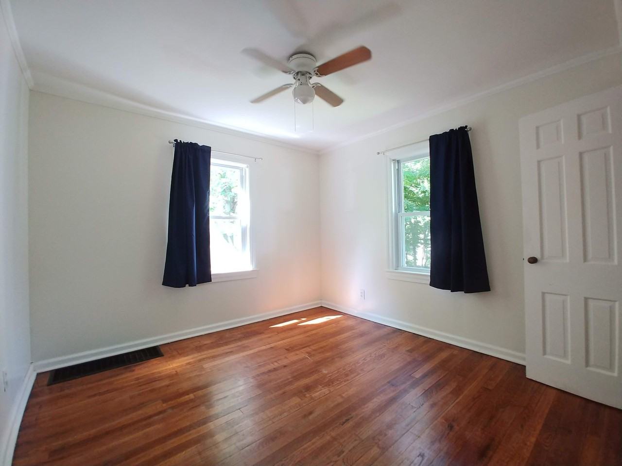 125 N Bryan Ave - Photo 4 of 8