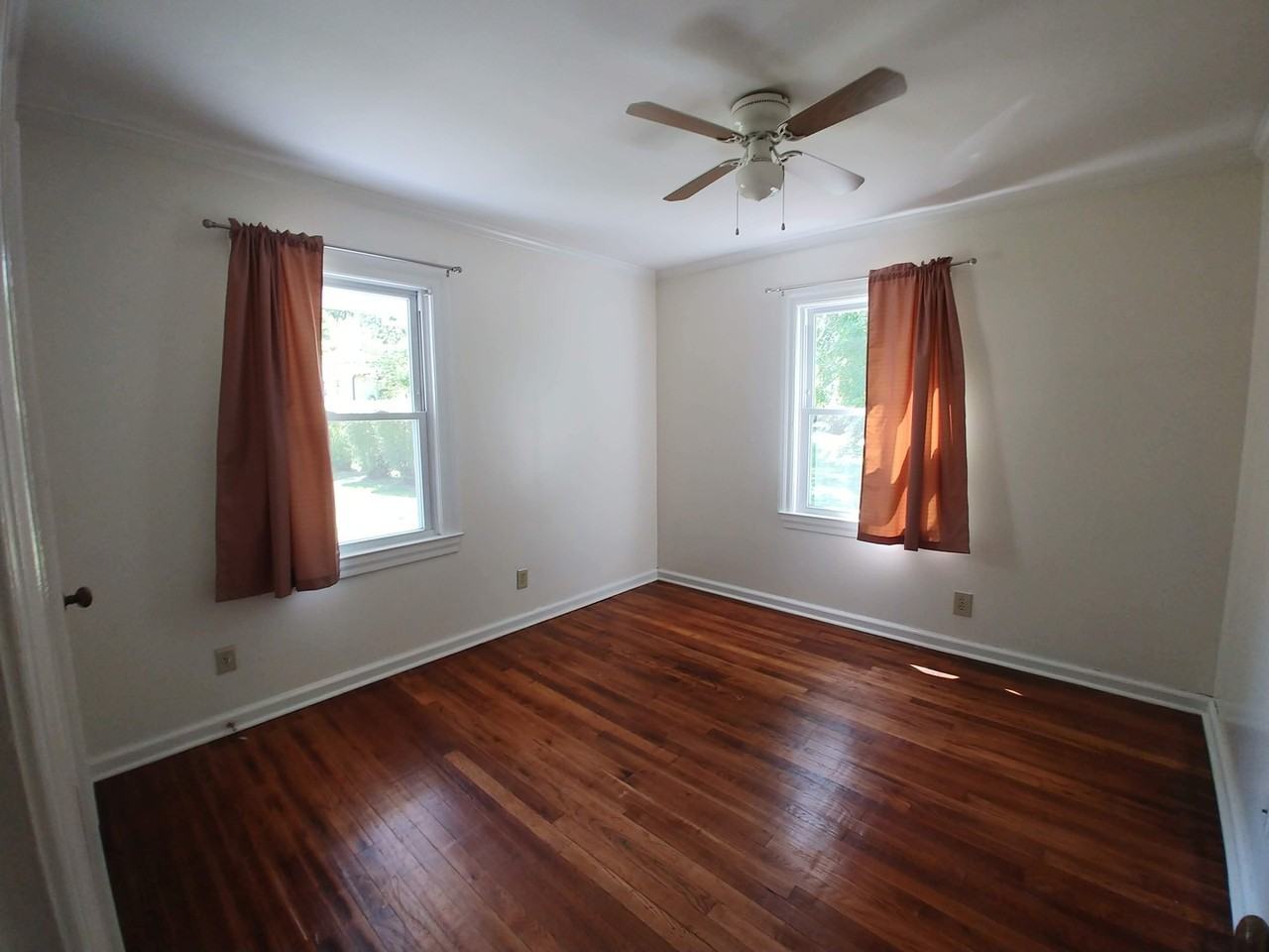 125 N Bryan Ave - Photo 5 of 8