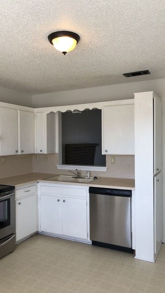 111 Bridle Dr - Photo 3 of 18