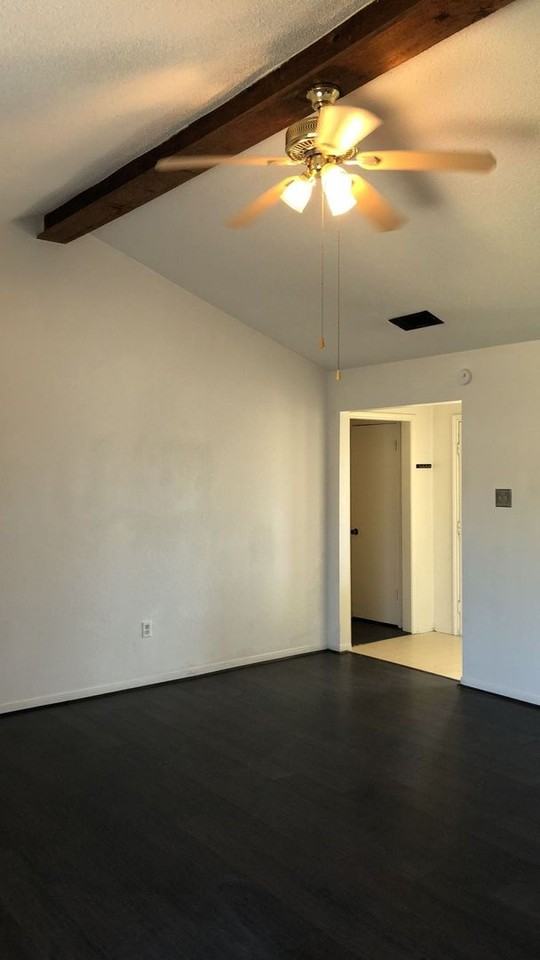 111 Bridle Dr - Photo 5 of 18