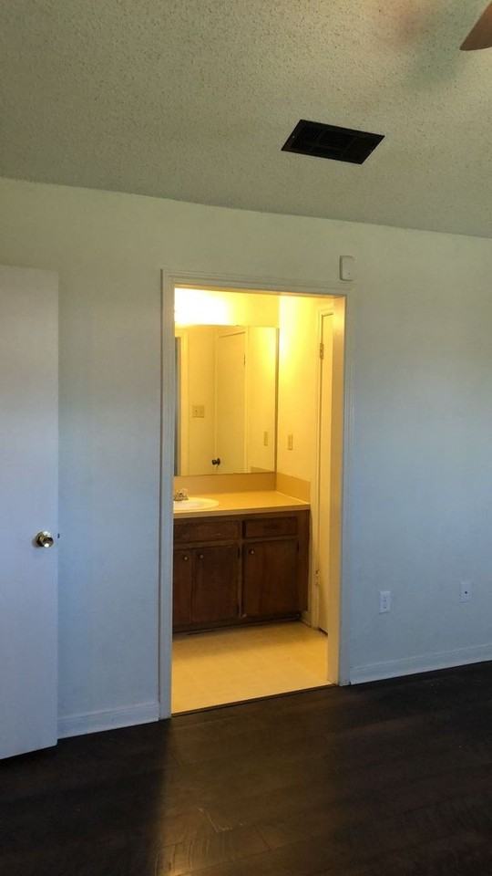 111 Bridle Dr - Photo 6 of 18