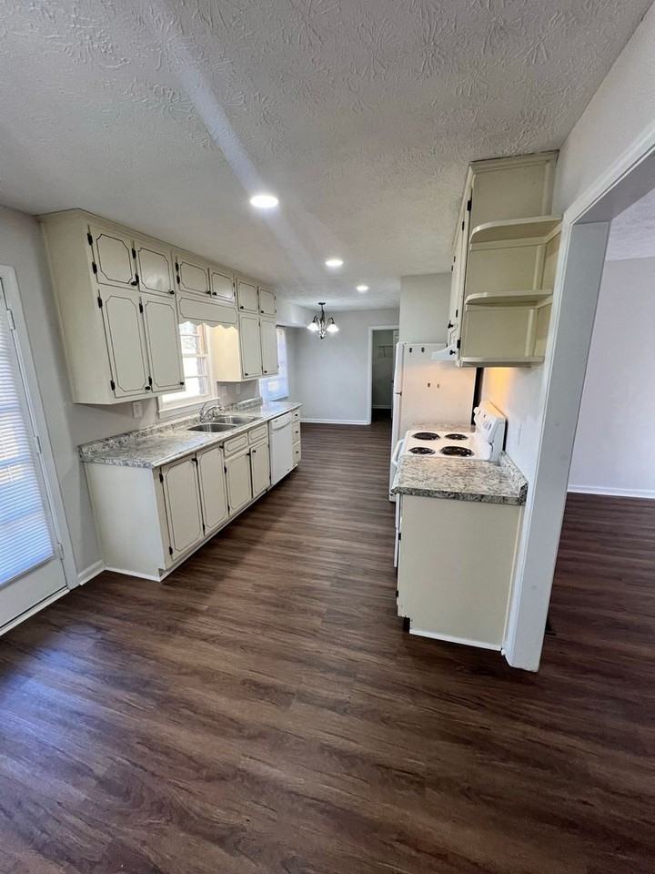 4431 Bryant Dr Sw - Photo 3 of 19