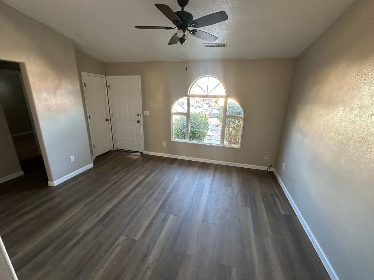 2574 E 620 N - Photo 2 of 9