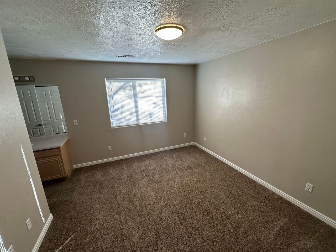 2574 E 620 N - Photo 6 of 9