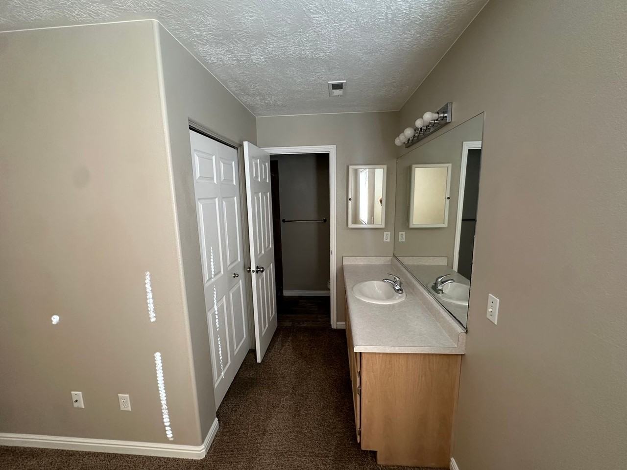 2574 E 620 N - Photo 7 of 9