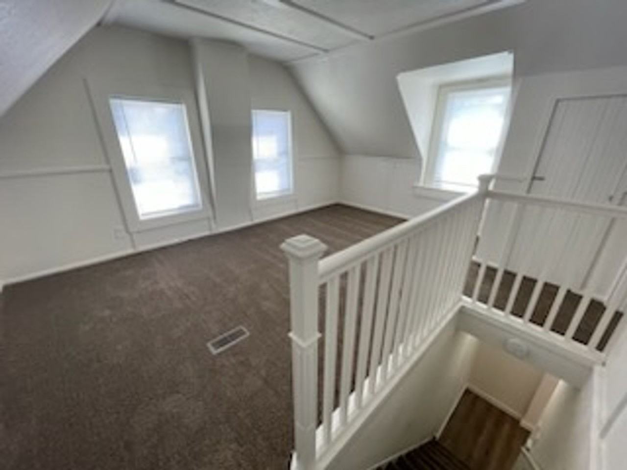 312 1/2 E Washington St - Photo 5 of 18