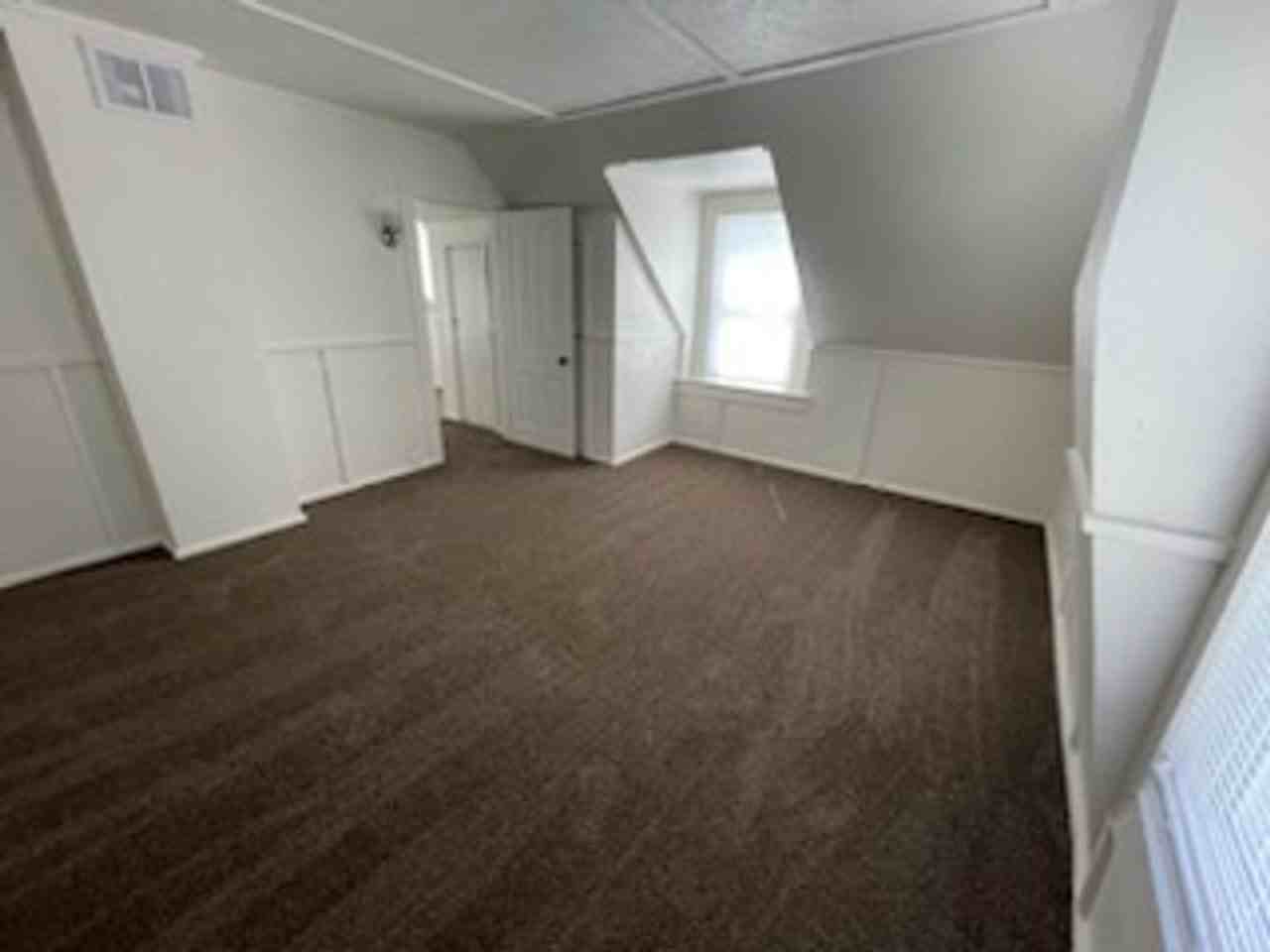 312 1/2 E Washington St - Photo 6 of 18