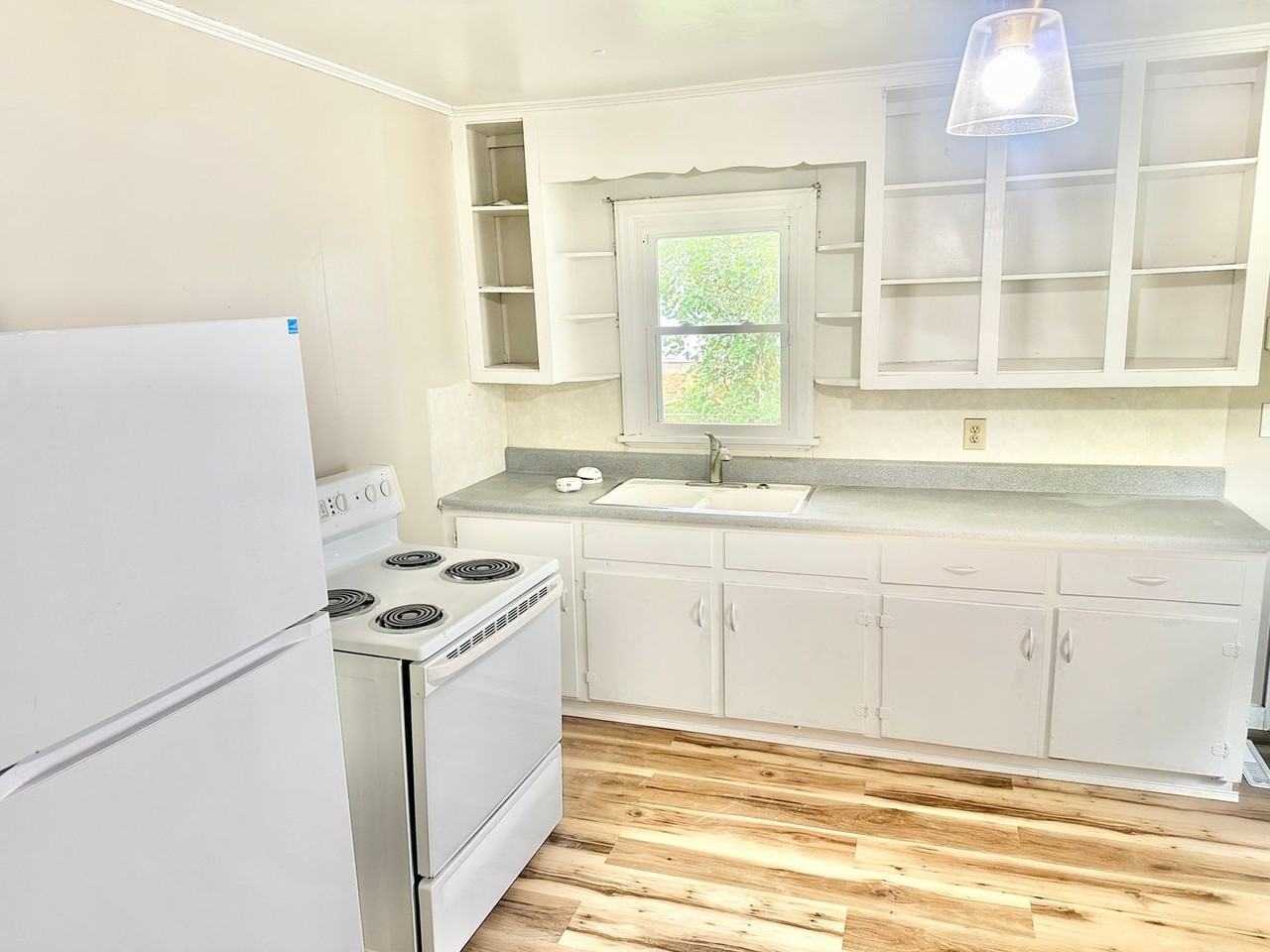 220 Keels Ave - Photo 2 of 9