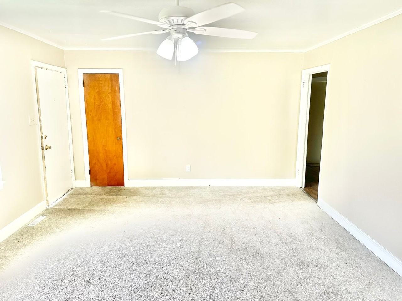 220 Keels Ave - Photo 3 of 9