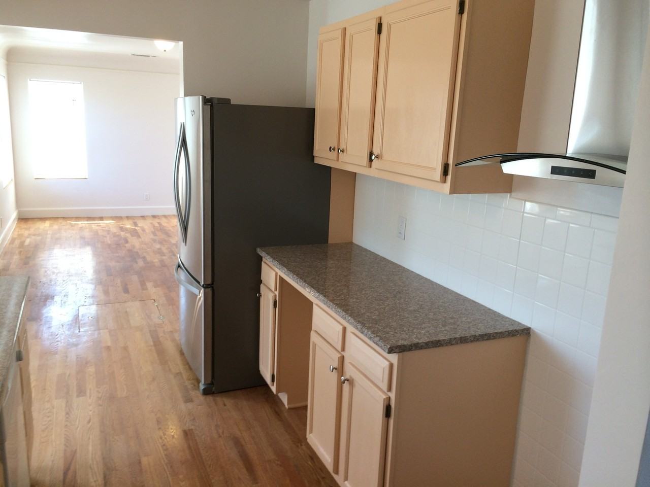 1307 W 7th St - Photo 3 of 12