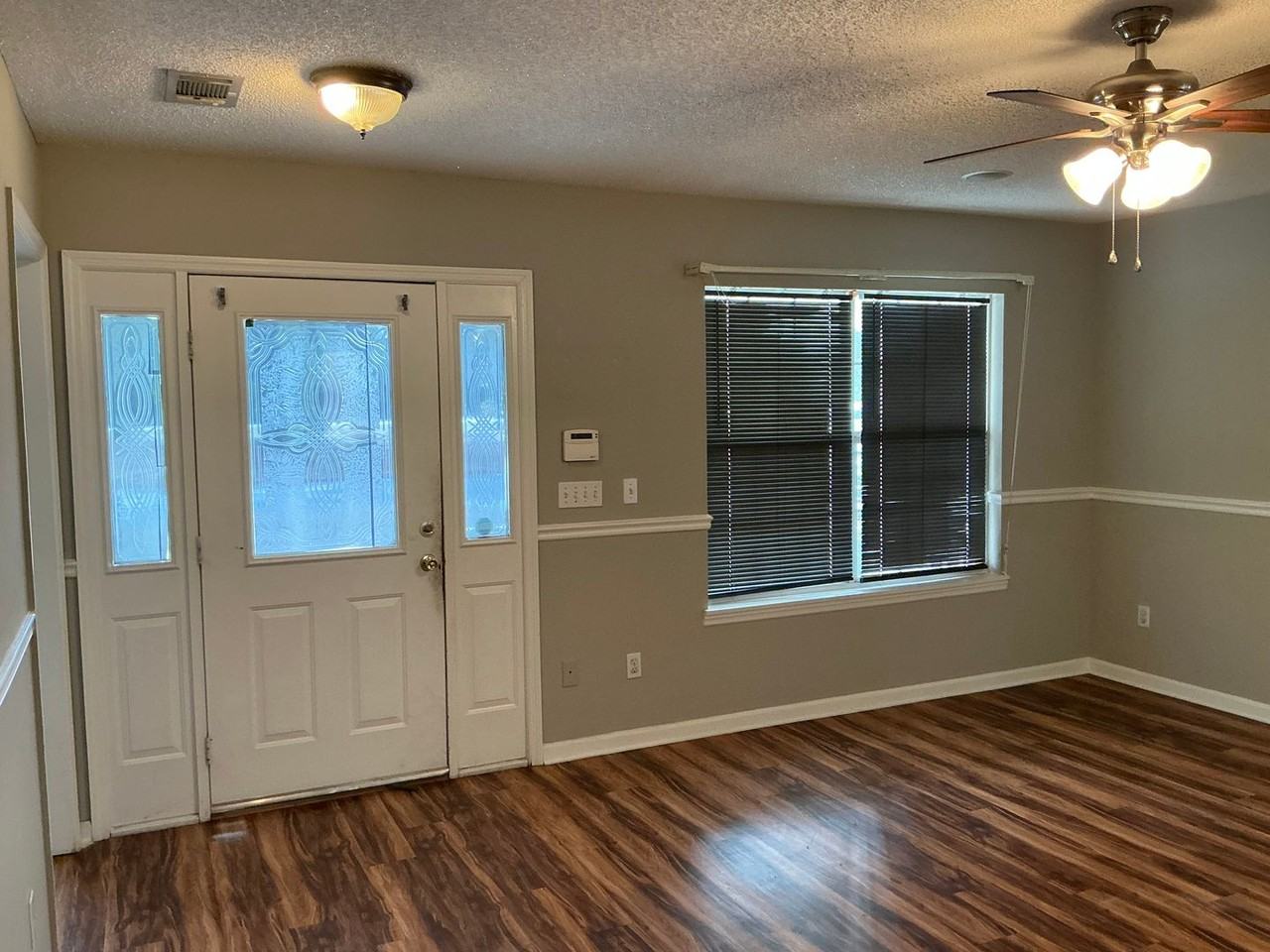 1414 Jane St - Photo 3 of 18