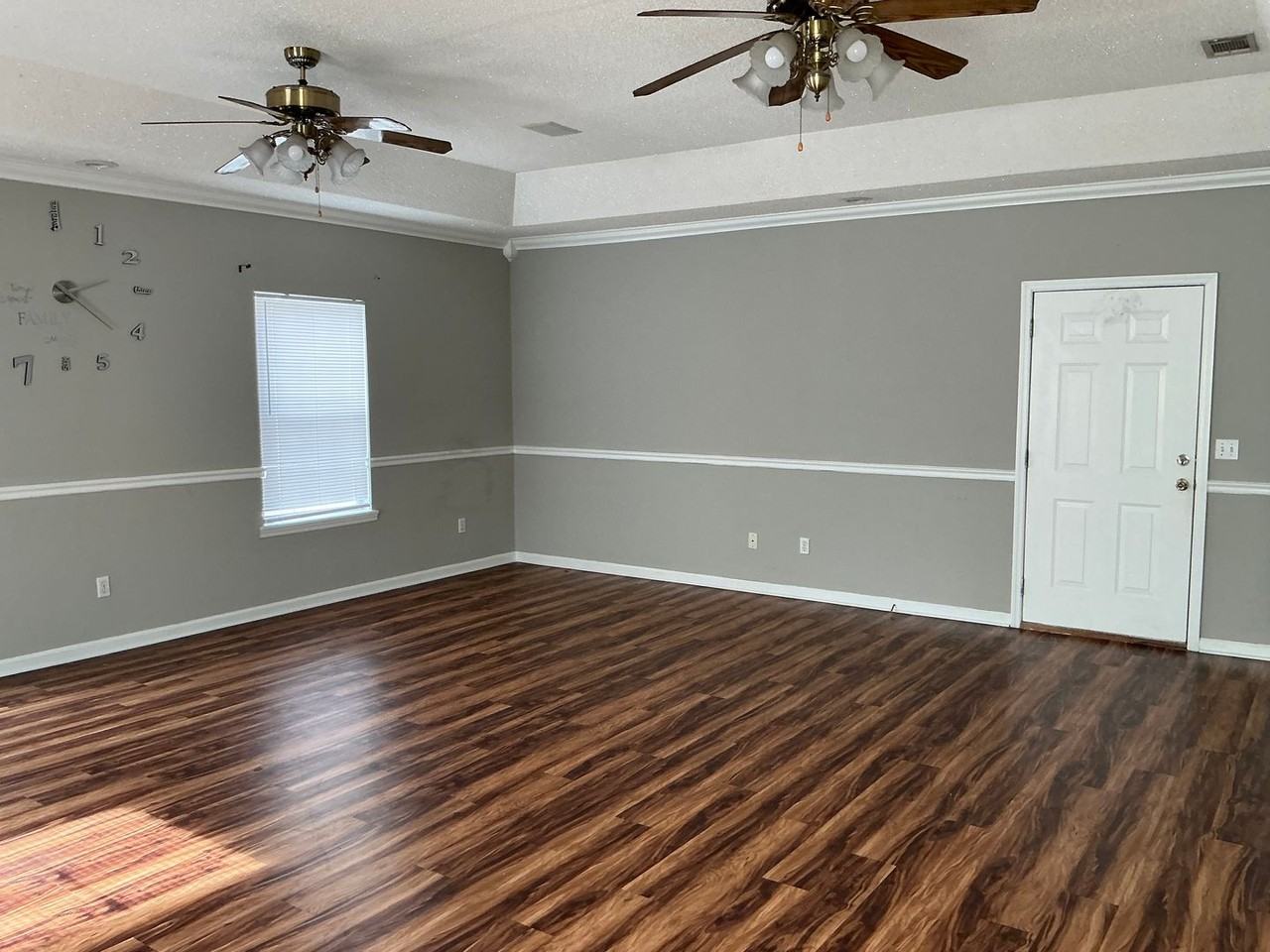 1414 Jane St - Photo 4 of 18