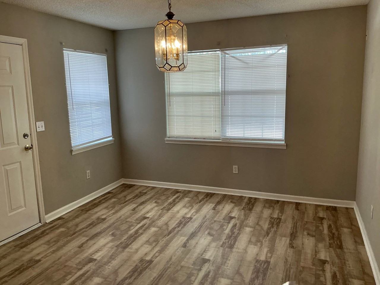 1414 Jane St - Photo 7 of 18