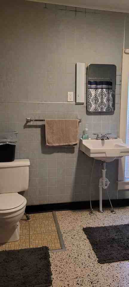 130 1/2 N Grove St - Photo 5 of 5