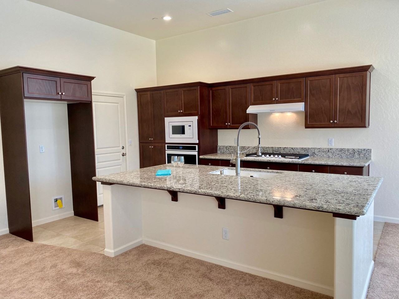 1046 La Canada Ave - Photo 2 of 21