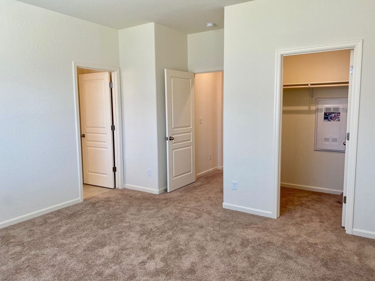 1046 La Canada Ave - Photo 4 of 21