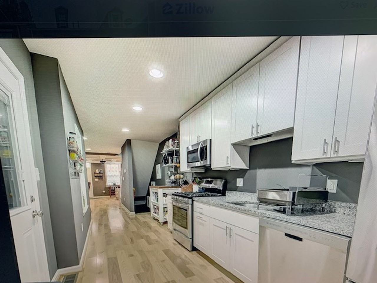 33 E Hamburg St - Photo 3 of 38