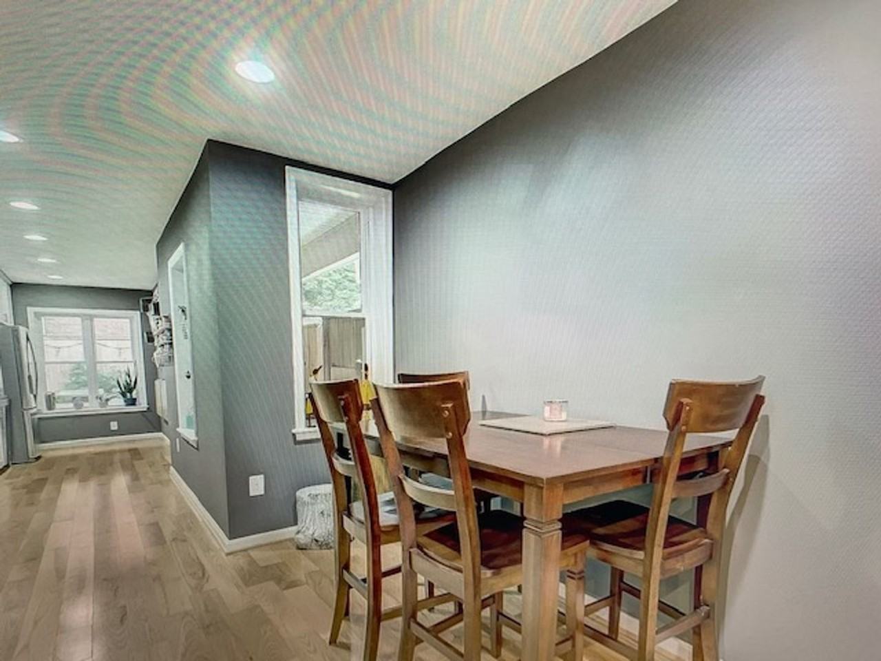 33 E Hamburg St - Photo 4 of 38