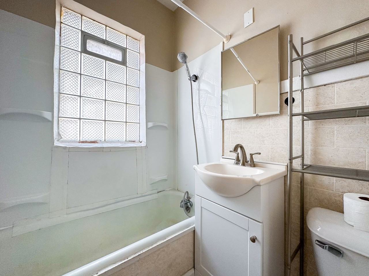 5819 E Washington St #14 - Photo 7 of 8