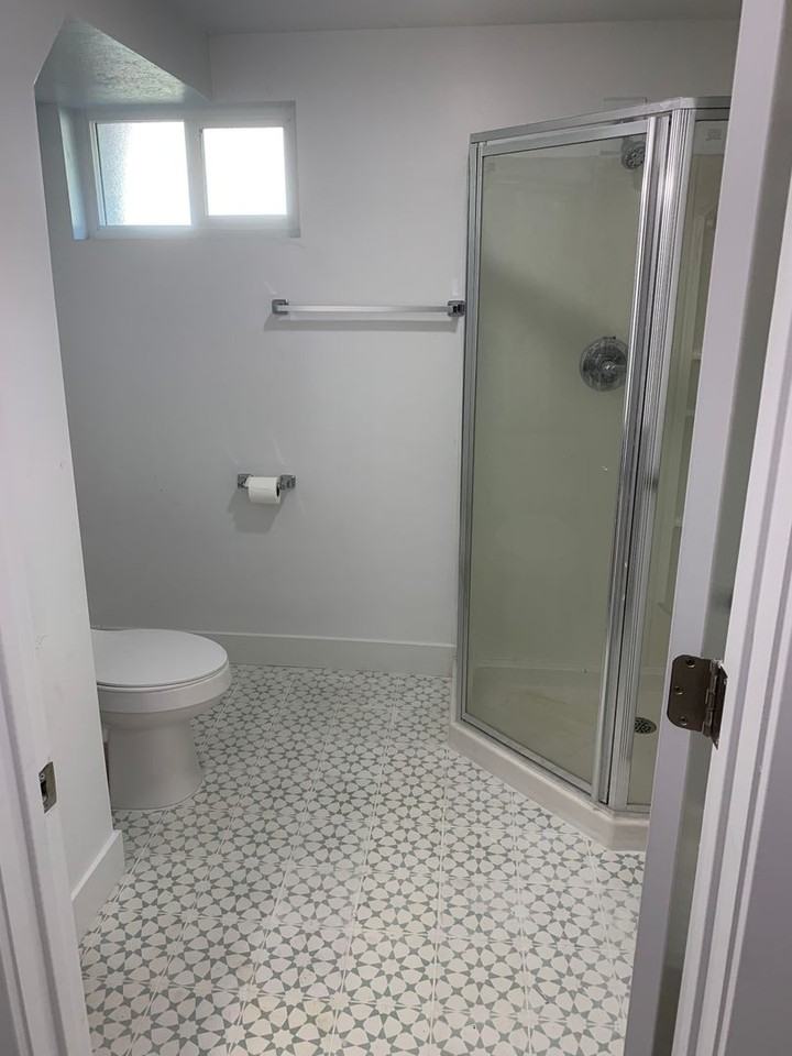 696 W 770 S - Photo 7 of 34