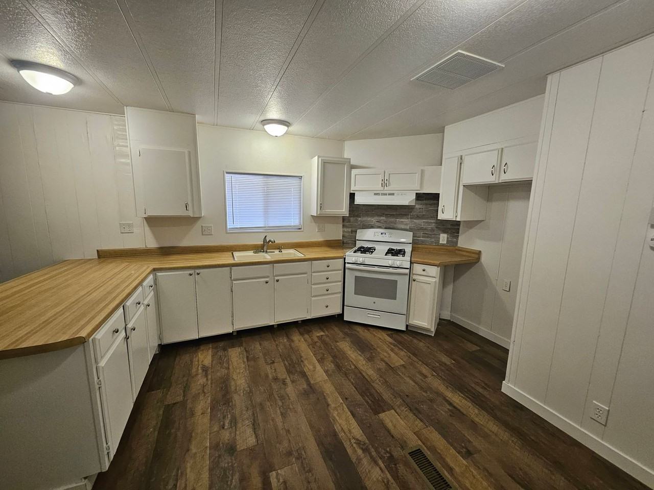 1066 Citrus St - Photo 3 of 13