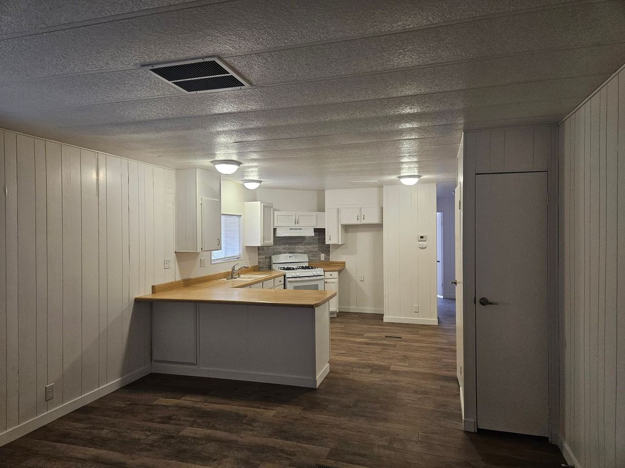 1066 Citrus St - Photo 4 of 13