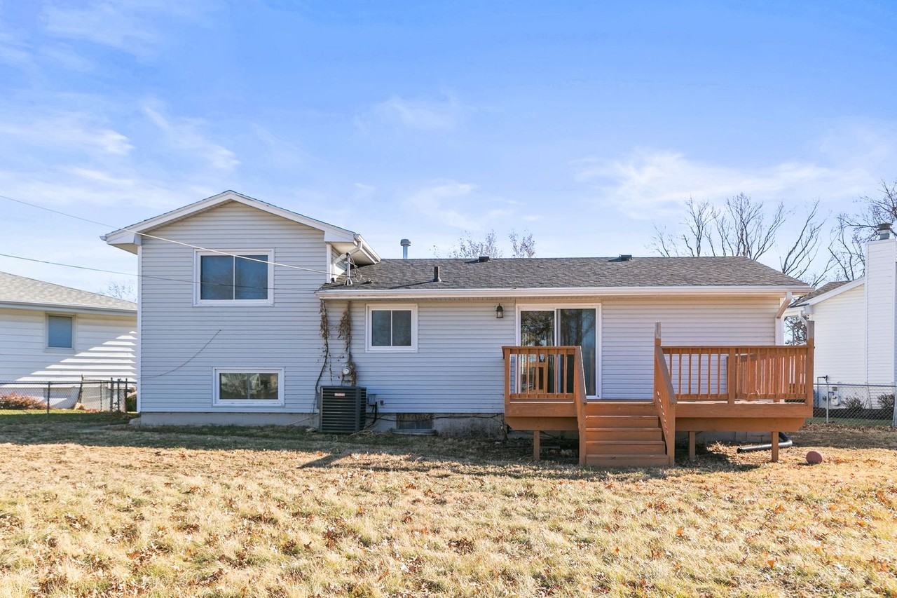 12242 Kuehl Cir - Photo 3 of 25