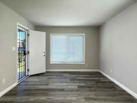 LB1135 - Photo 1 of 1