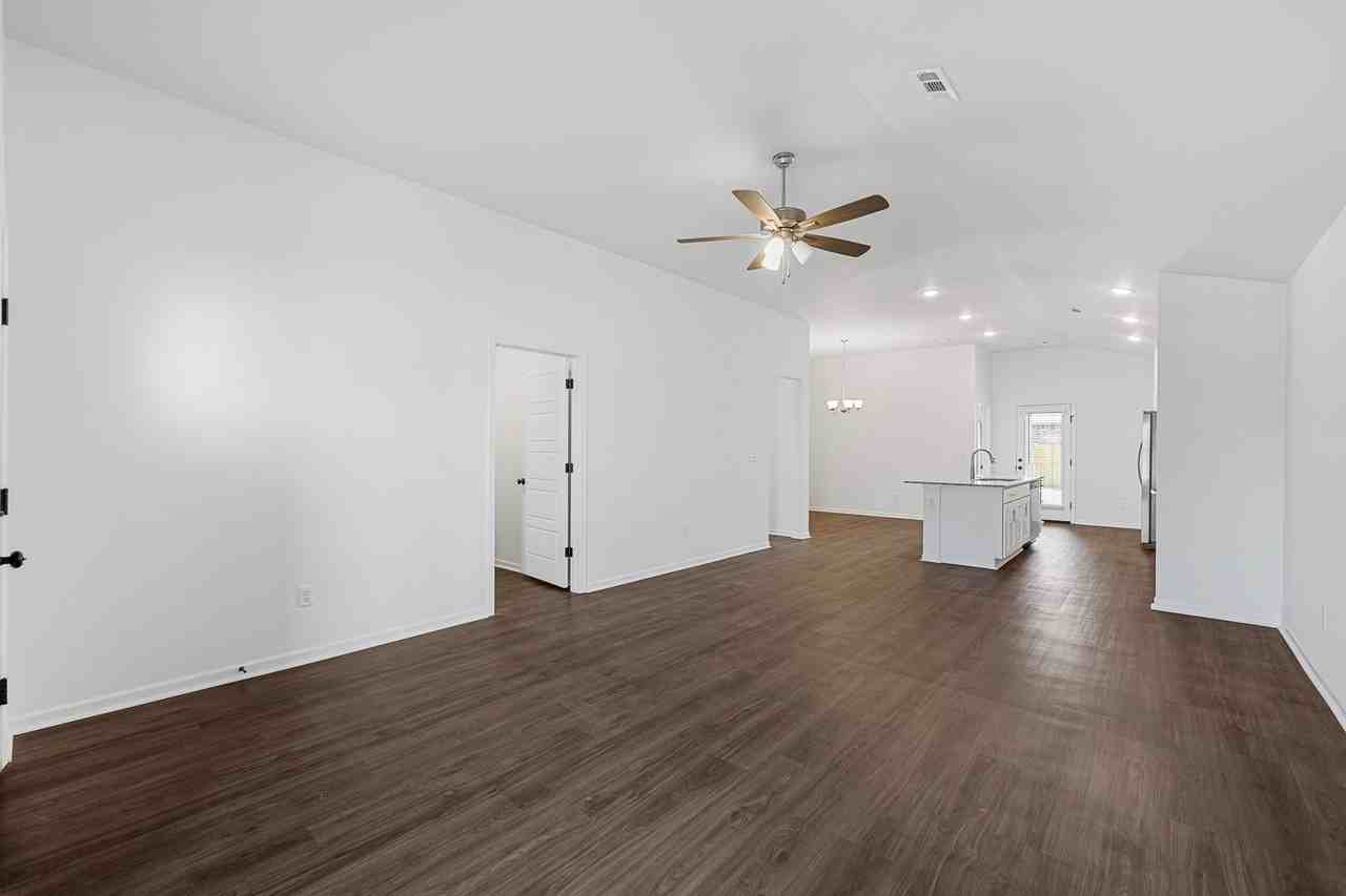 129 Sw Vicki St - Photo 5 of 20