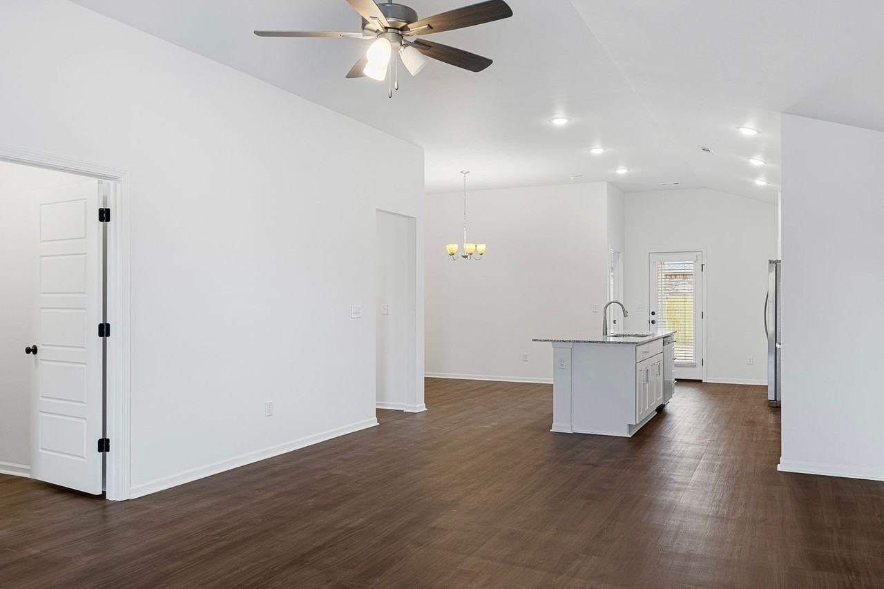 129 Sw Vicki St - Photo 6 of 20