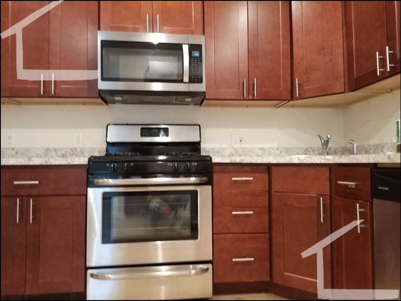 96 Calumet St - Photo 3 of 12