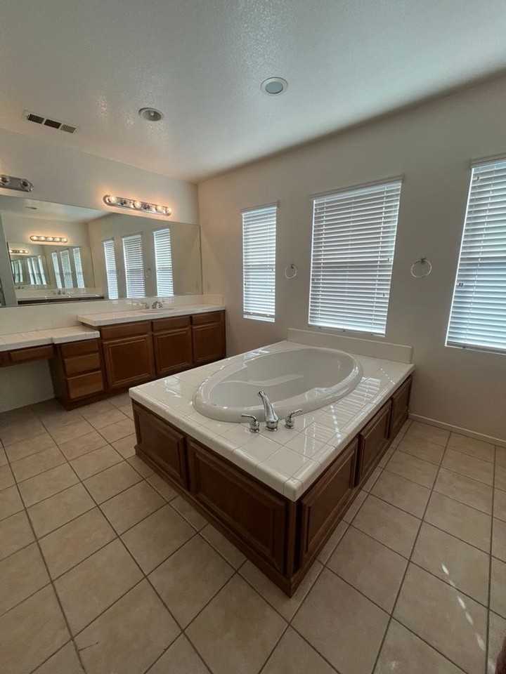 35491 Snead St - Photo 6 of 11