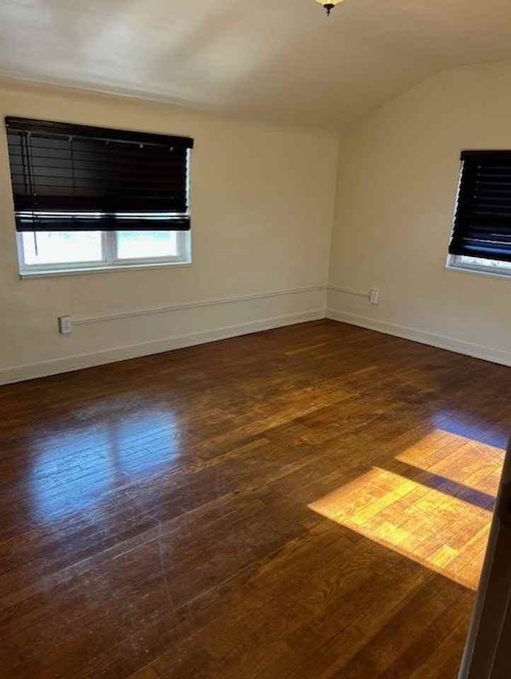 1409 Woodlawn Ave - Photo 6 of 7