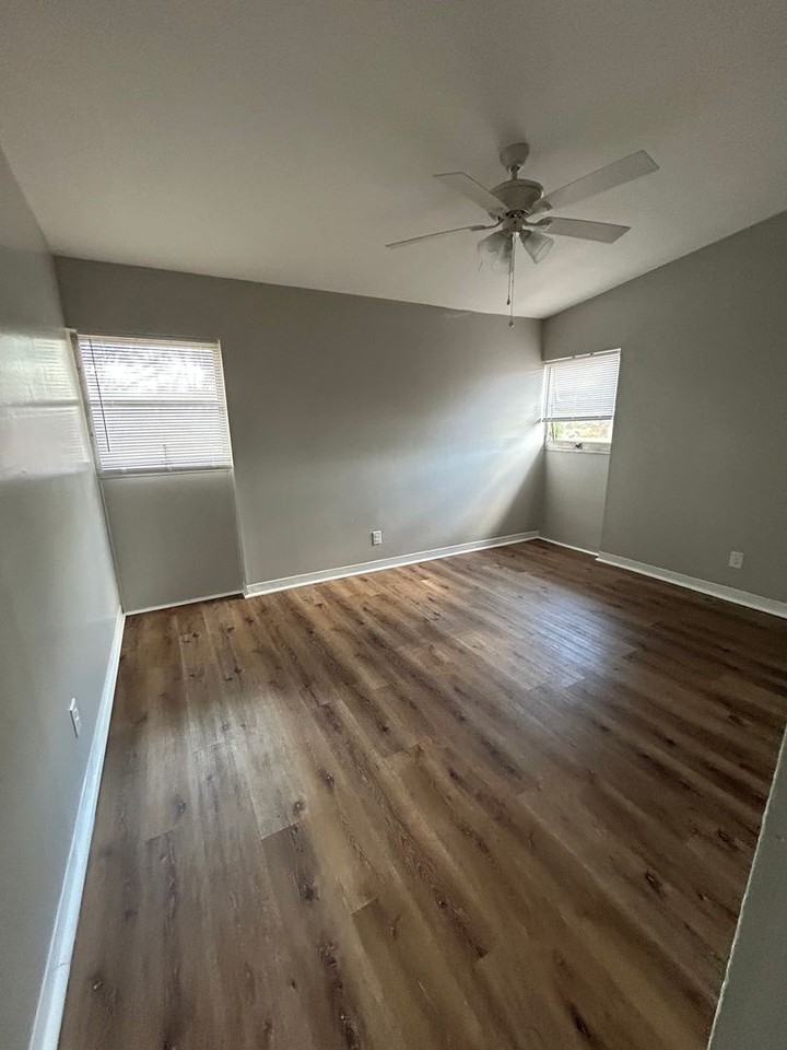 1926 S Skylane Dr - Photo 3 of 15