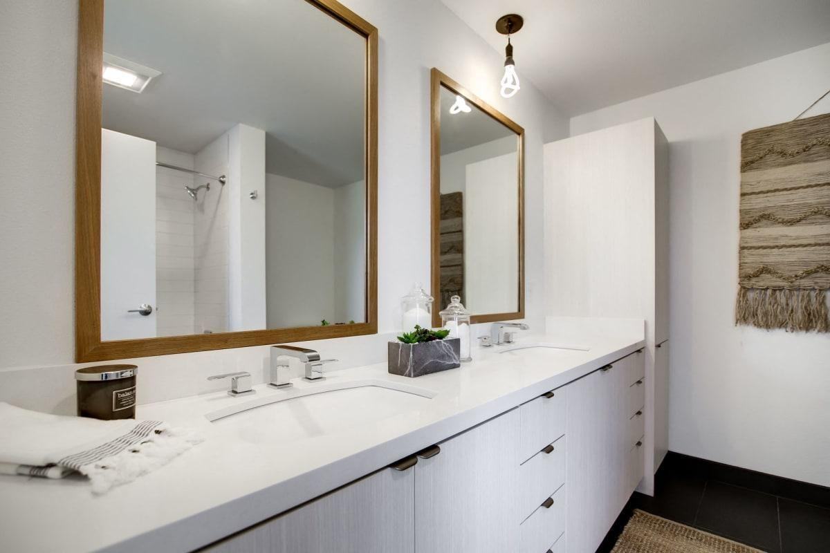 975 Se 11th Ave - Photo 2 of 25