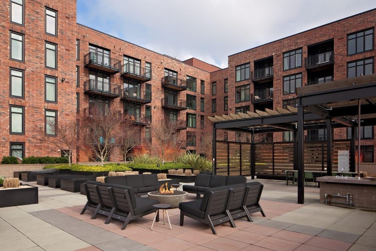 975 Se 11th Ave - Photo 6 of 27