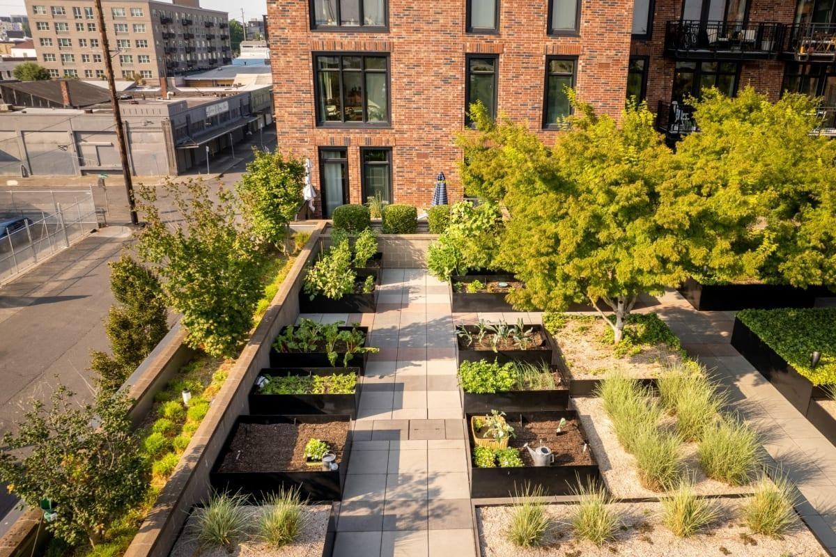 975 Se 11th Ave - Photo 2 of 27