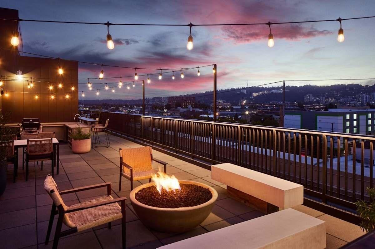 975 Se 11th Ave - Photo 5 of 27