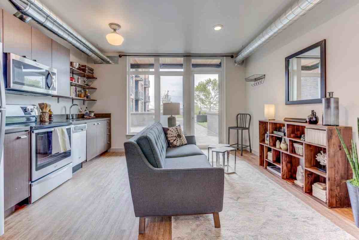 975 Se 11th Ave - Photo 5 of 25