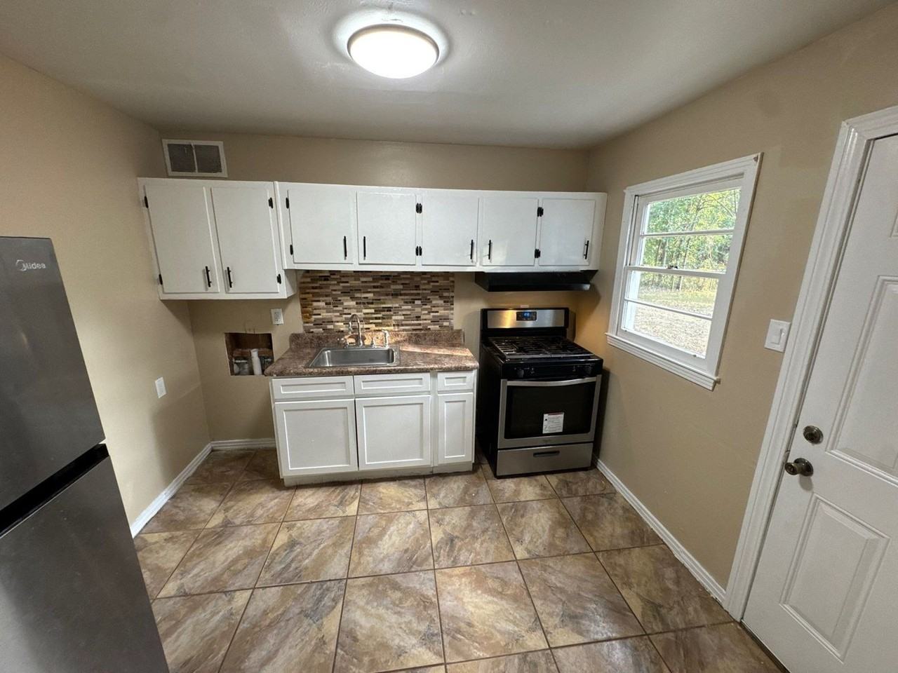 6559 Athey Ct - Photo 2 of 11