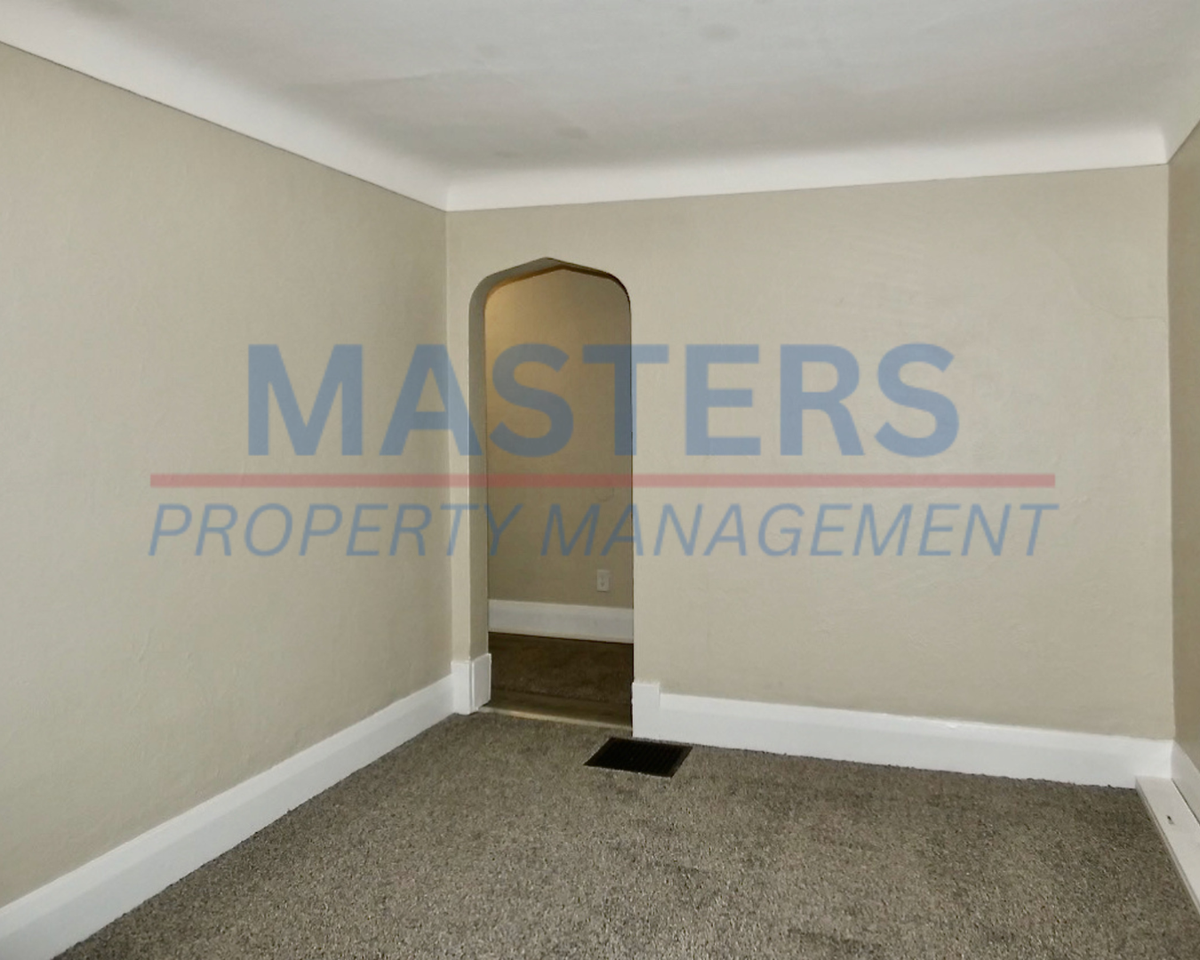 515 Plymouth St - Photo 2 of 17