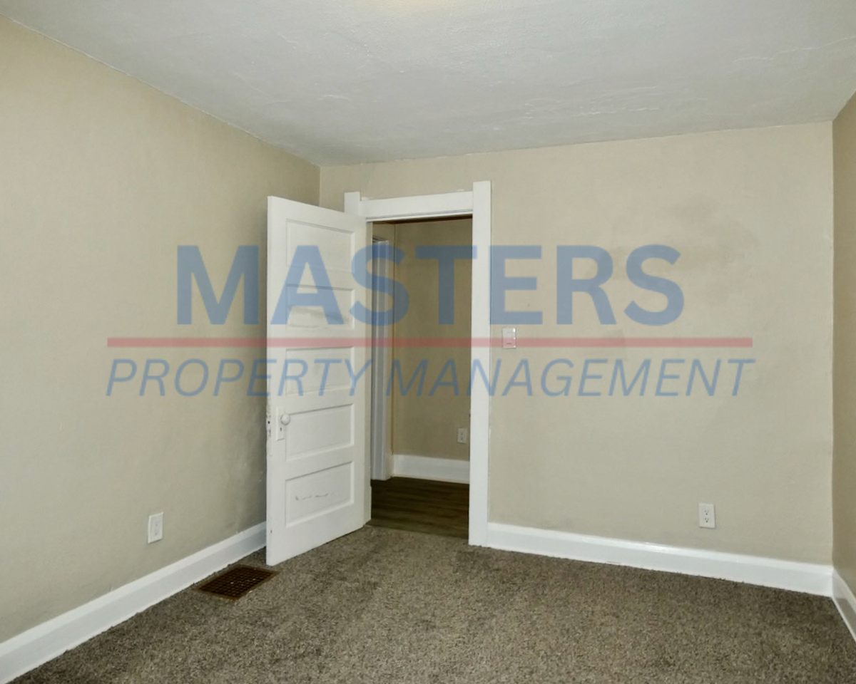 515 Plymouth St - Photo 3 of 17