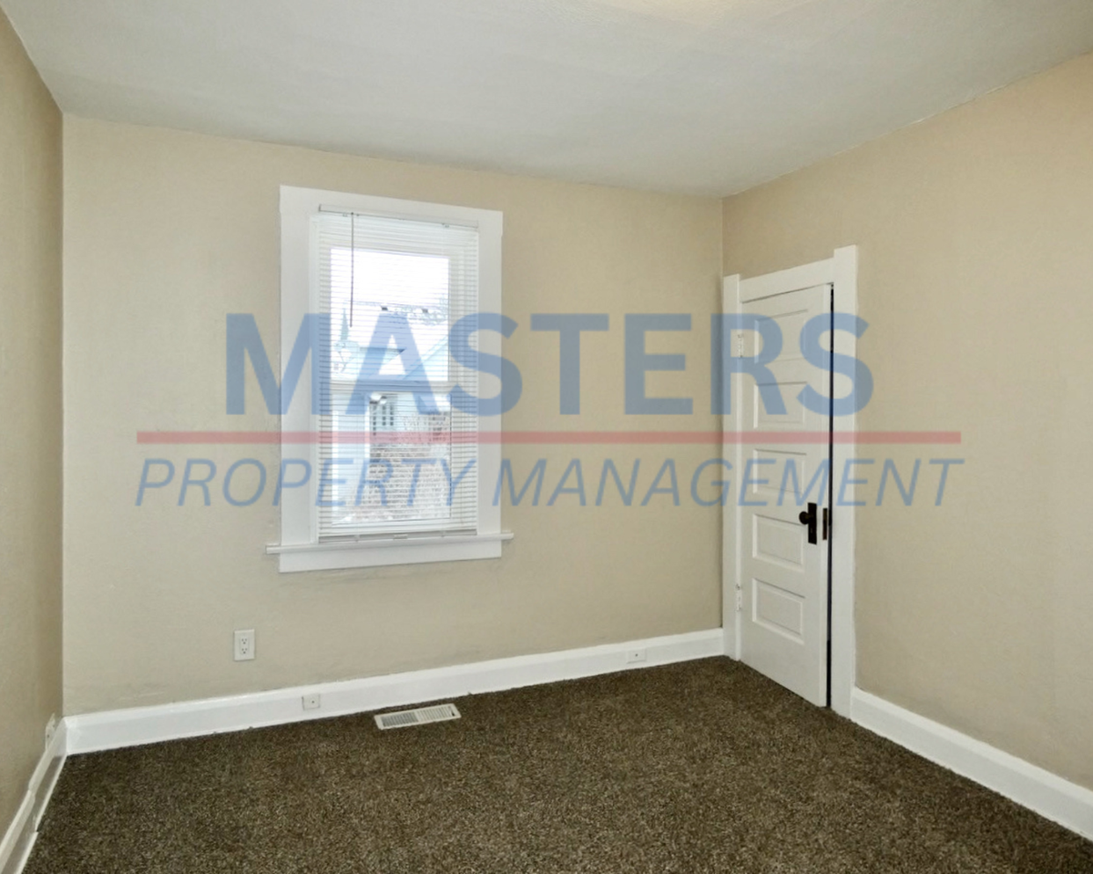 515 Plymouth St - Photo 5 of 17