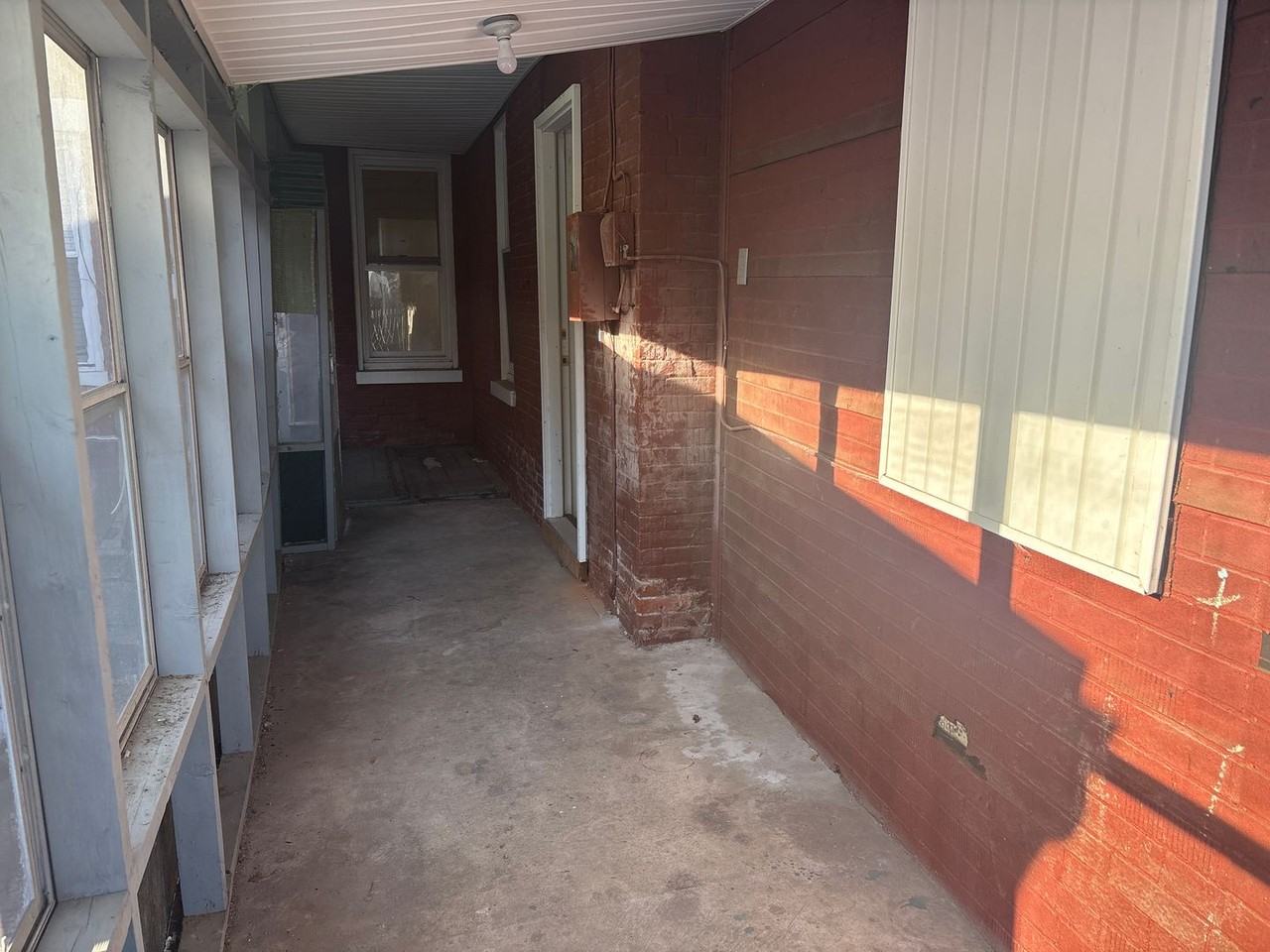 121 S Albemarle St - Photo 2 of 5