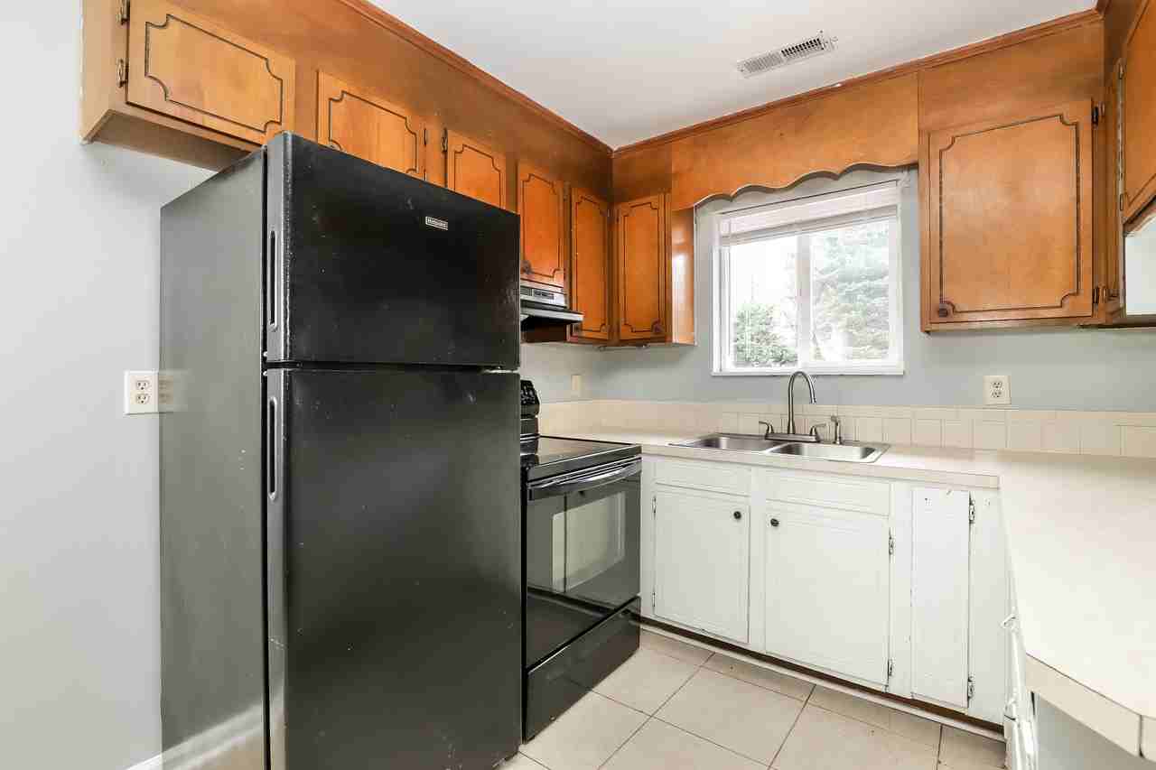 1502 Oakshire Ct Winston Salem NC - Photo 7 of 13